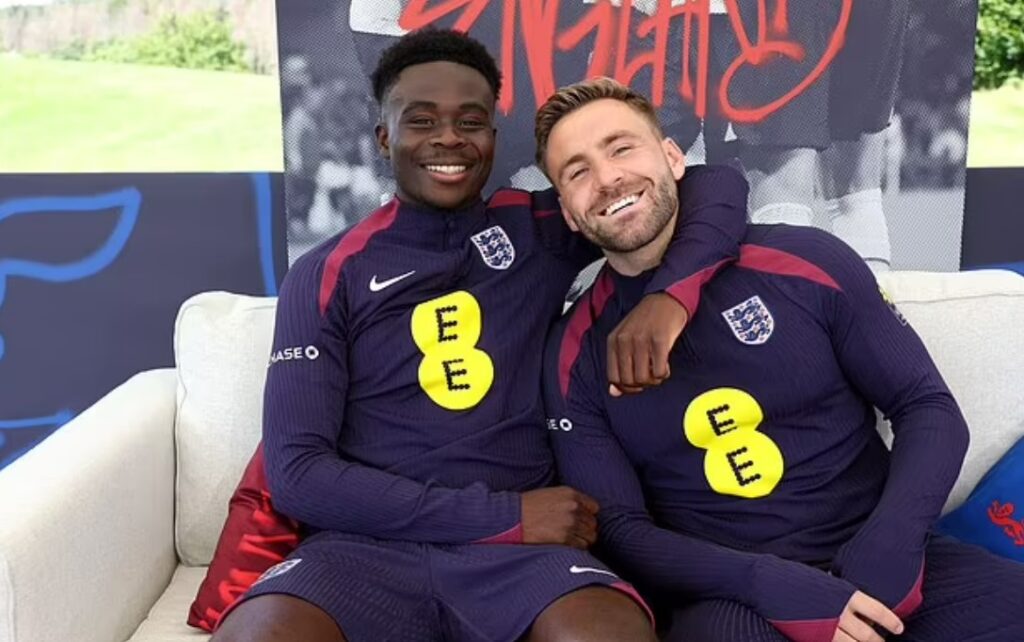 Hau ve Luke Shaw tiet lo Bukayo Saka la mot fan ham mo cua Man United.